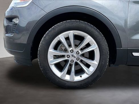 Used 2018 Ford Explorer XLT w/ Equipment Group 202A image 32