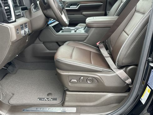 New 2025 GMC Sierra 2500 Denali w/ Denali Reserve Package image 11