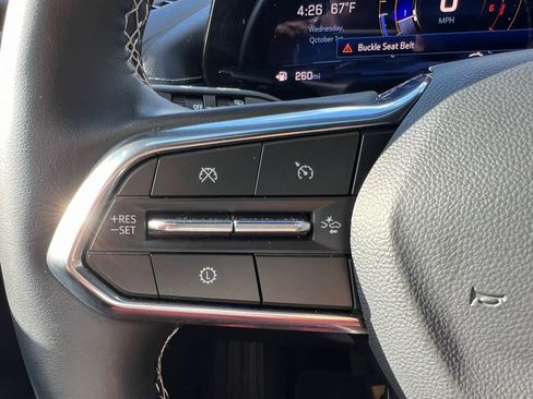 Used 2025 Chevrolet Traverse LT image 7