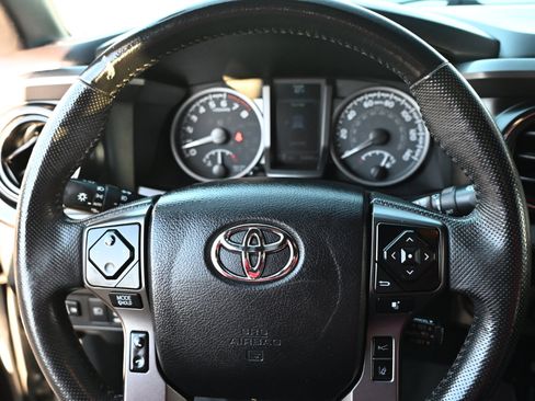 Used 2021 Toyota Tacoma TRD Sport w/ Technology Package image 21