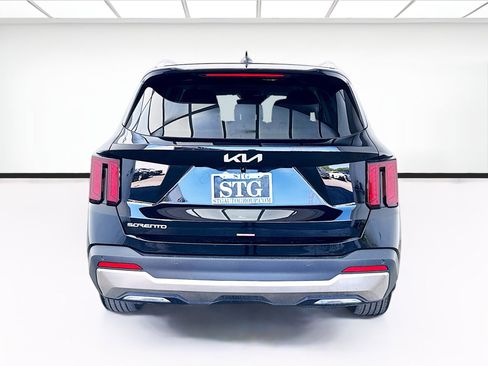 Used 2025 Kia Sorento S w/ Panoramic Sunroof Package FWD image 5