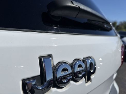 Used 2022 Jeep Grand Cherokee Limited image 38