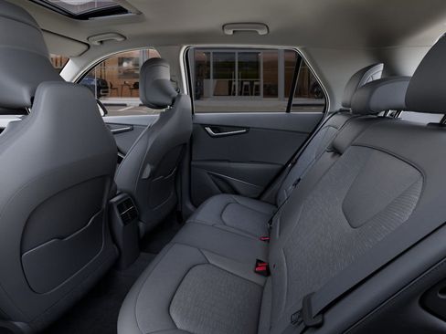 Certified 2025 Kia Niro SX image 18
