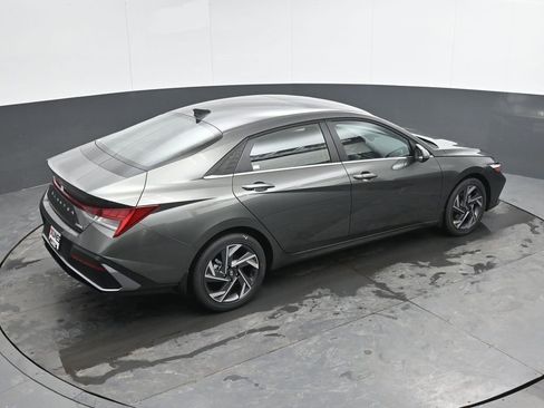 New 2026 Hyundai Elantra Limited FWD image 36
