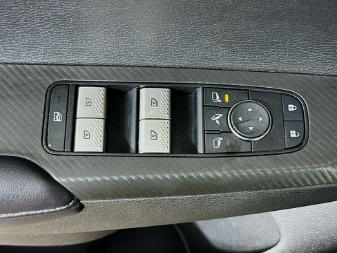 Used 2025 Mitsubishi Outlander SE FWD image 15