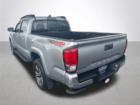 Used 2016 Toyota Tacoma TRD Sport w/ Premium & Technology Package image 9