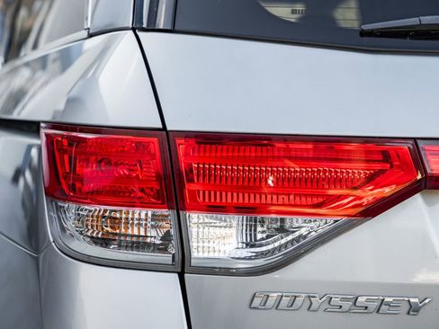 Used 2017 Honda Odyssey Touring Elite image 5