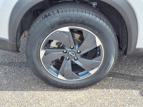 Used 2024 Nissan Rogue SV AWD/4WD image 10