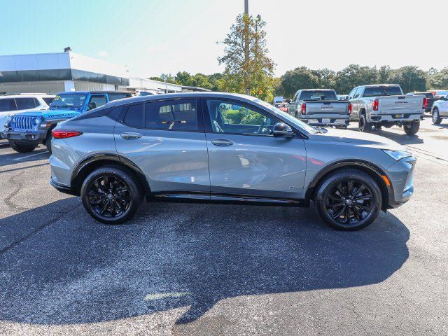 Used 2025 Buick Envista Sport Touring w/ Convenience I Package FWD image 11