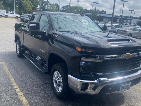 Used 2024 Chevrolet Silverado 2500 LT w/ All Star Edition AWD/4WD image 2