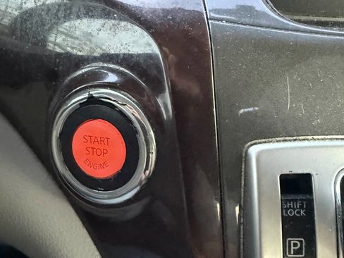 Used 2015 Nissan Quest S image 7