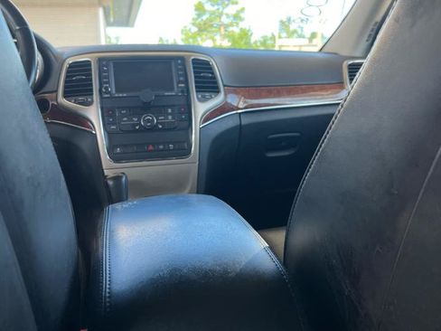 Used 2011 Jeep Grand Cherokee Limited AWD/4WD image 7