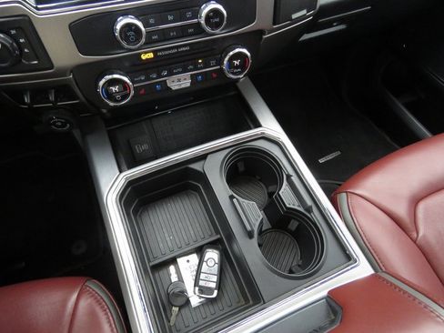 Used 2022 Ford F350 Platinum w/ FX4 Off-Road Package image 24