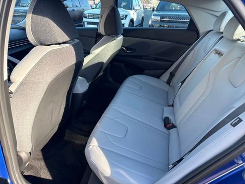 Certified 2025 Hyundai Elantra Limited image 25