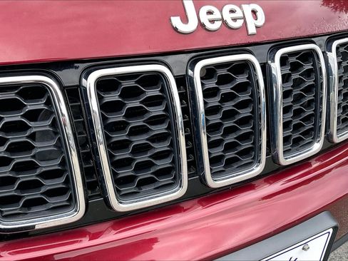 Used 2018 Jeep Grand Cherokee Limited AWD/4WD image 25
