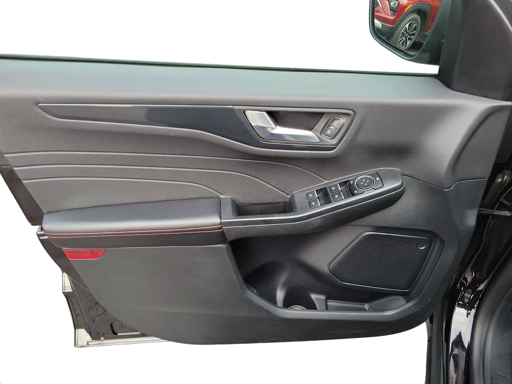 Used 2025 Ford Escape ST-Line Select AWD/4WD image 8