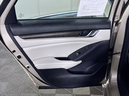 Used 2019 Honda Accord Touring image 20