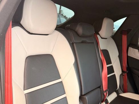Certified 2024 Porsche Cayenne AWD/4WD image 4