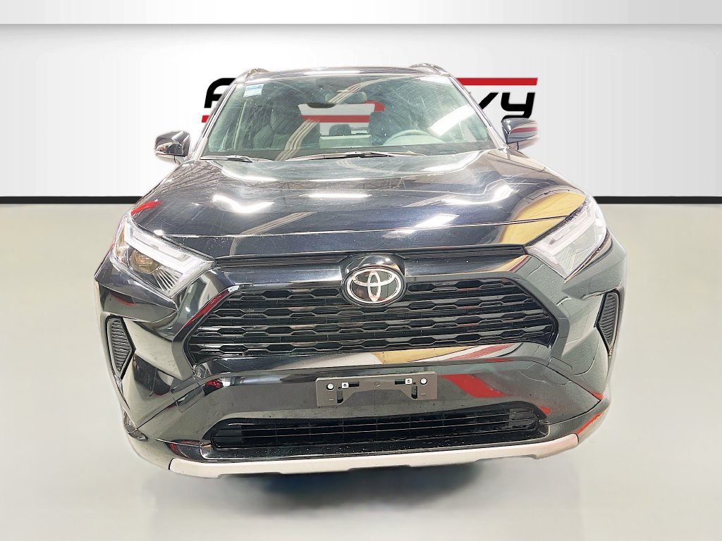 Used 2025 Toyota RAV4 SE w/ Convenience Package AWD/4WD image 2