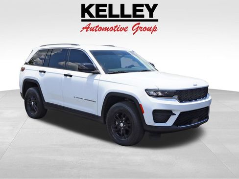 Used 2023 Jeep Grand Cherokee Laredo w/ Luxury Tech Group I RWD image 1