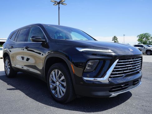 Used 2025 Buick Enclave Preferred FWD image 7