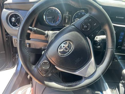 Used 2017 Toyota Corolla SE w/ SE Premium Package FWD image 33