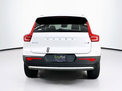 Used 2025 Volvo XC40 B5 Plus image 7