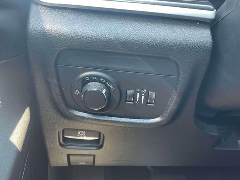 Used 2023 Jeep Grand Cherokee Laredo AWD/4WD image 20