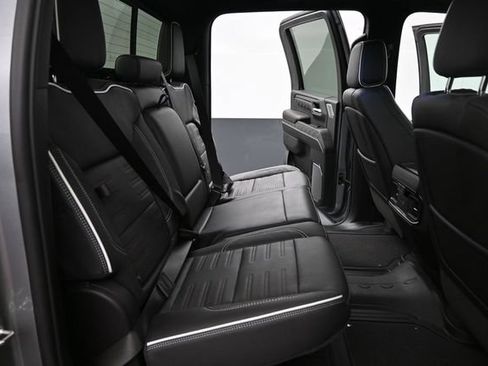 Used 2025 GMC Sierra 2500 AT4X AWD/4WD image 15