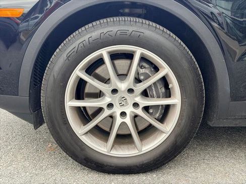 Used 2024 Porsche Cayenne AWD/4WD image 28