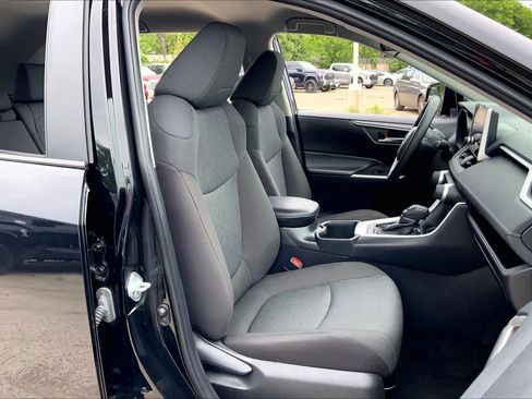 Used 2024 Toyota RAV4 XLE FWD image 9
