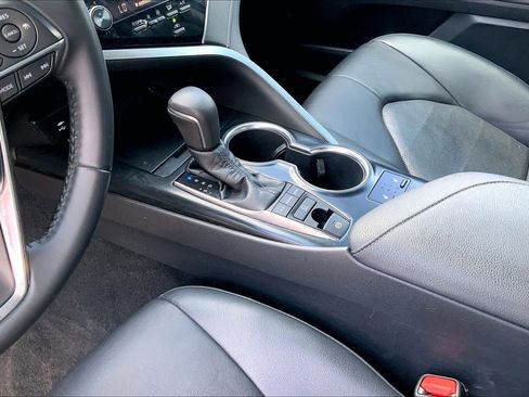 Used 2018 Toyota Camry XSE FWD image 17