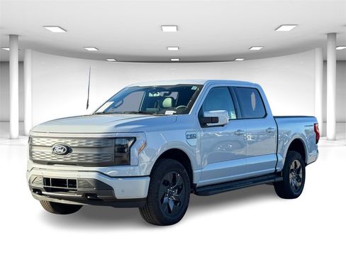 Used 2025 Ford F150 Lightning Lariat image 2