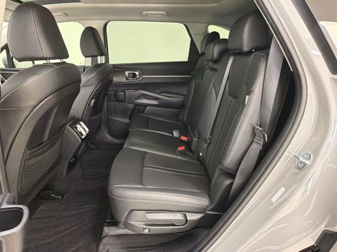 Used 2025 Kia Sorento S w/ Panoramic Sunroof Package FWD image 15
