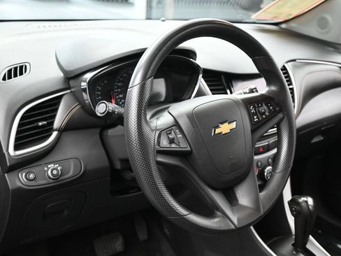 Used 2022 Chevrolet Trax LS w/ Tint and Cruise Package AWD/4WD image 14