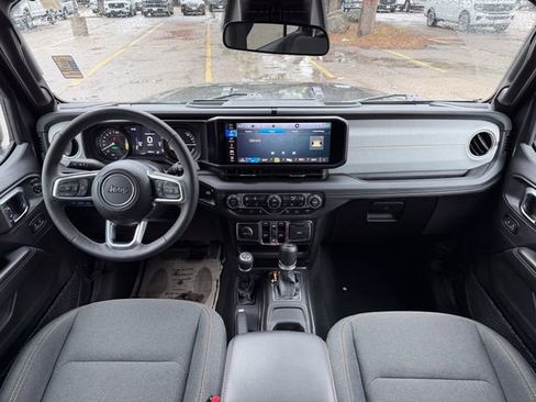 Used 2025 Jeep Wrangler Unlimited Sahara w/ Safety Group AWD/4WD image 18