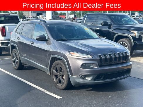 Used 2018 Jeep Cherokee Latitude w/ Altitude Package FWD image 1