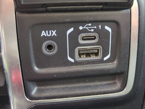 Used 2019 Jeep Wrangler Unlimited Sahara image 23