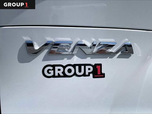 Used 2023 Toyota Venza Limited image 33