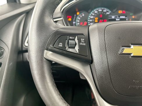 Used 2022 Chevrolet Trax LT w/ LT Convenience Package AWD/4WD image 11