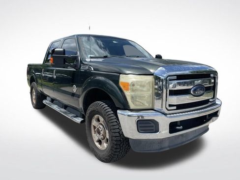 Used 2015 Ford F250 XLT w/ XLT Interior Package AWD/4WD image 2