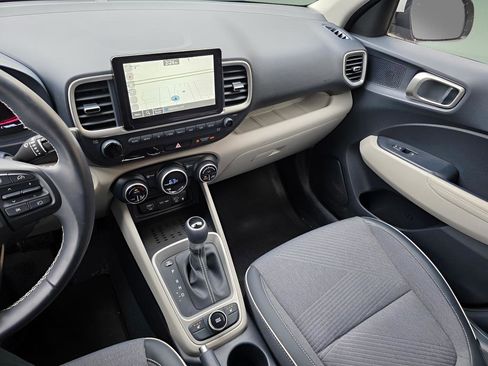 Used 2024 Hyundai Venue Limited image 28
