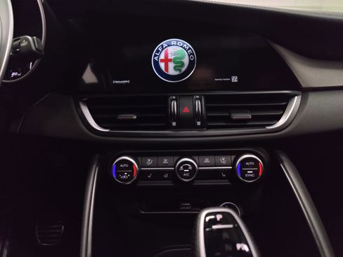 Certified 2022 Alfa Romeo Giulia Veloce image 20