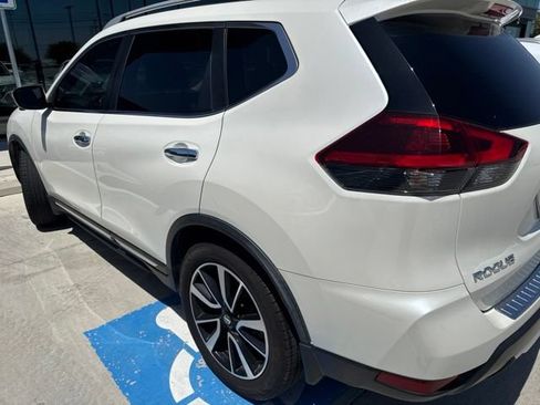 Used 2018 Nissan Rogue SL w/ Premium Package FWD image 2