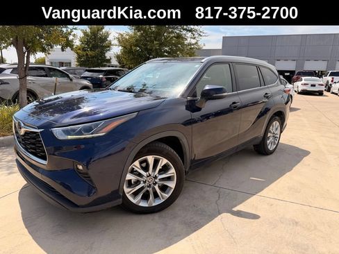 Used 2021 Toyota Highlander Limited FWD image 1