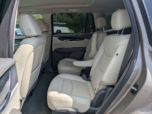 Used 2022 Cadillac XT6 Premium Luxury w/ Technology Package AWD/4WD image 15