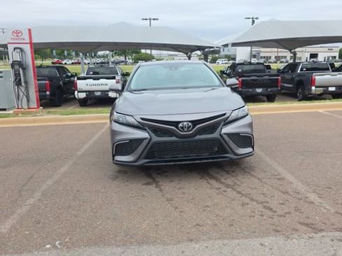 Used 2024 Toyota Camry SE w/ Convenience Package FWD image 3