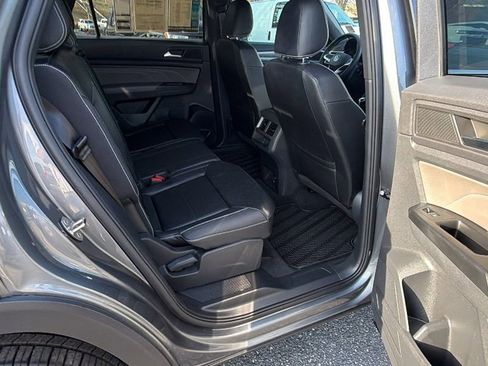 Used 2021 Volkswagen Atlas Cross Sport SE image 18