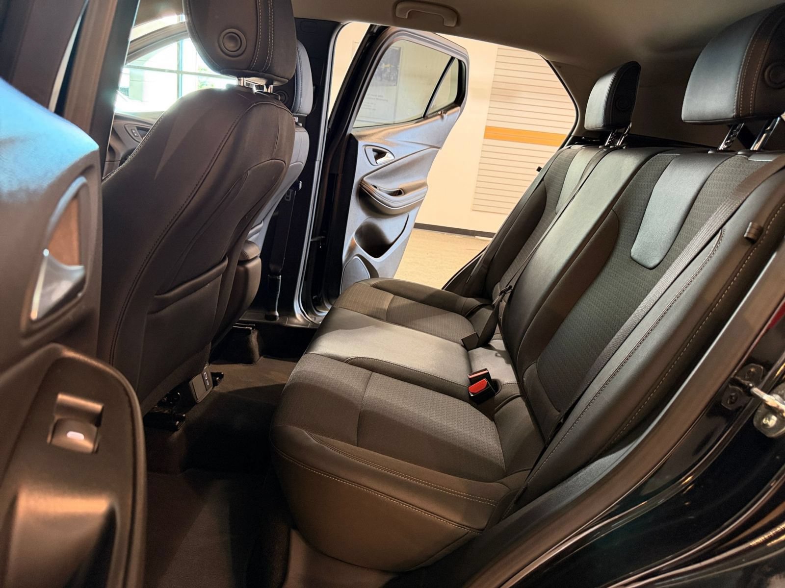 Used 2025 Buick Encore GX Preferred AWD/4WD image 24