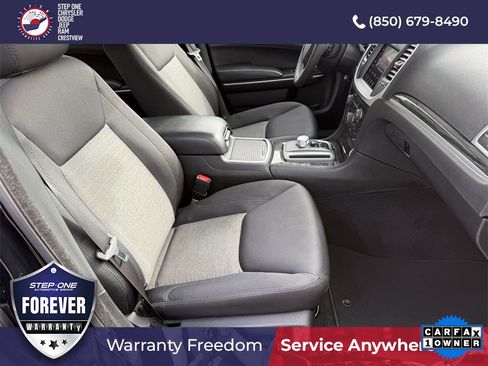 Used 2022 Chrysler 300 Touring image 38